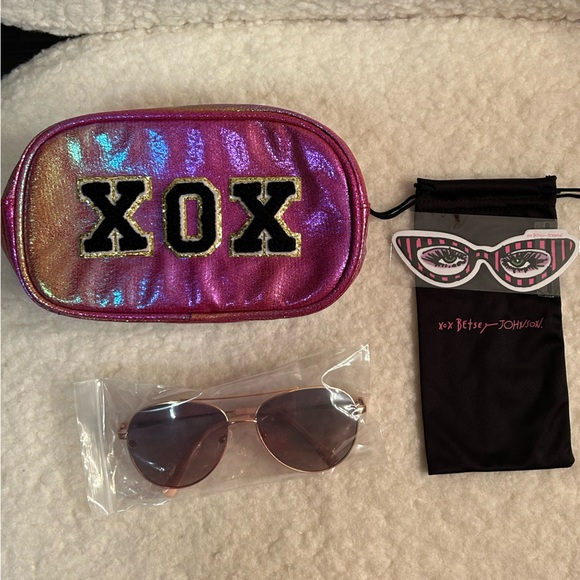 Betsey Johnson BE306 Aviator Sunglasses Gift Set